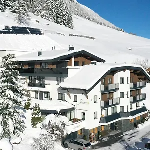 3* Hotel Kardona